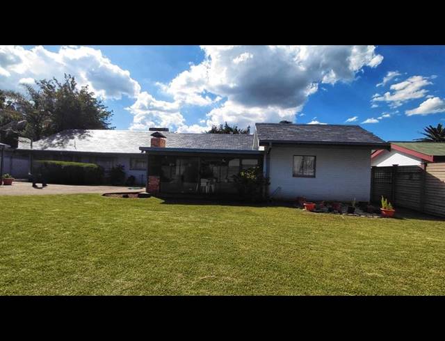 4 BEDROOM HOUSE FOR SALE IN FICHARDT PARK